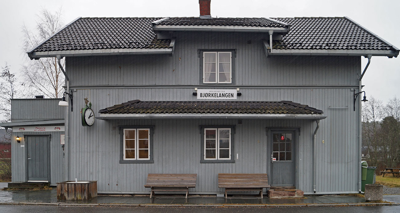 Gammelt bilde av Bjørkelangen Stasjon.